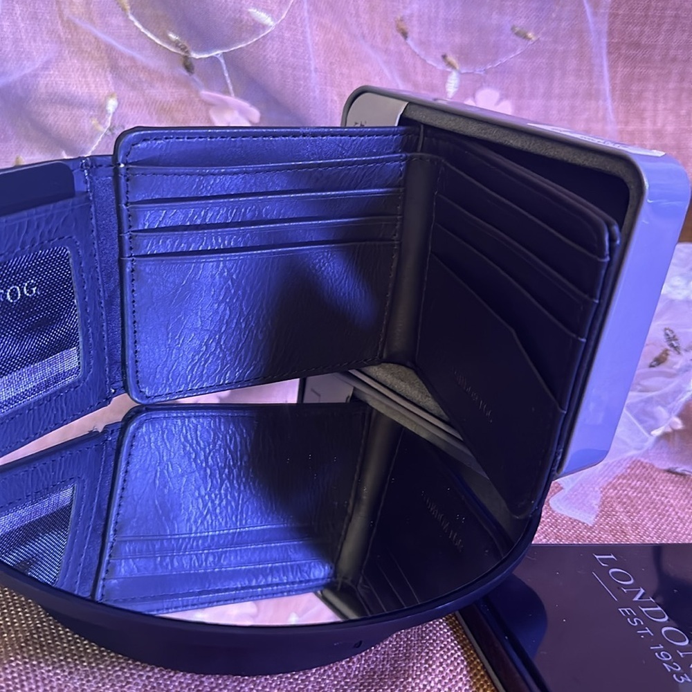 London Fog Black Passcase/Wallet PU Comes with Tin Case - Picture 5 of 8